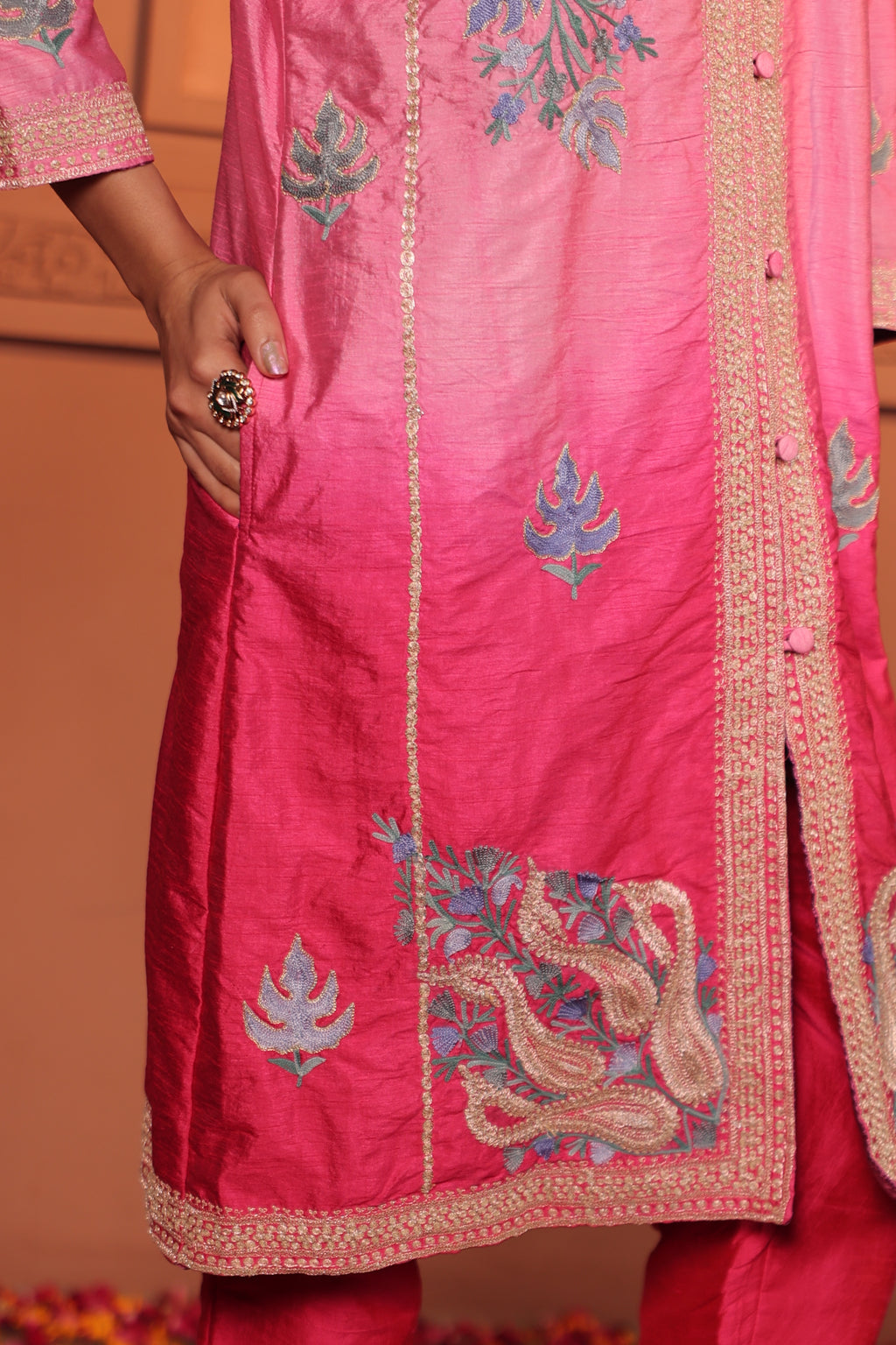 TAHIRA EMBROIDED JACKET - PINK